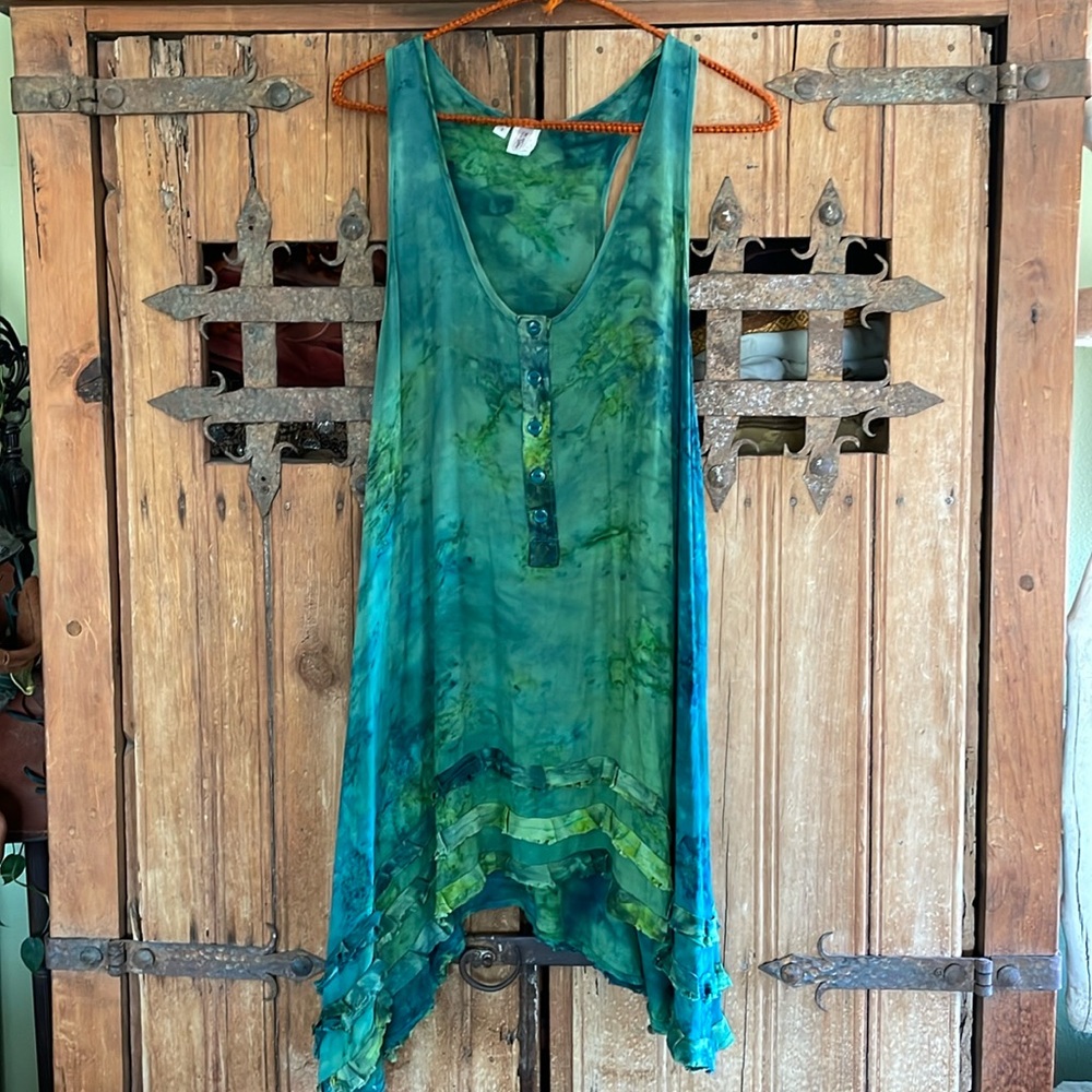 Colors artsy top. Green/blue mottled. Hand dyed look. Silk rayon blend.